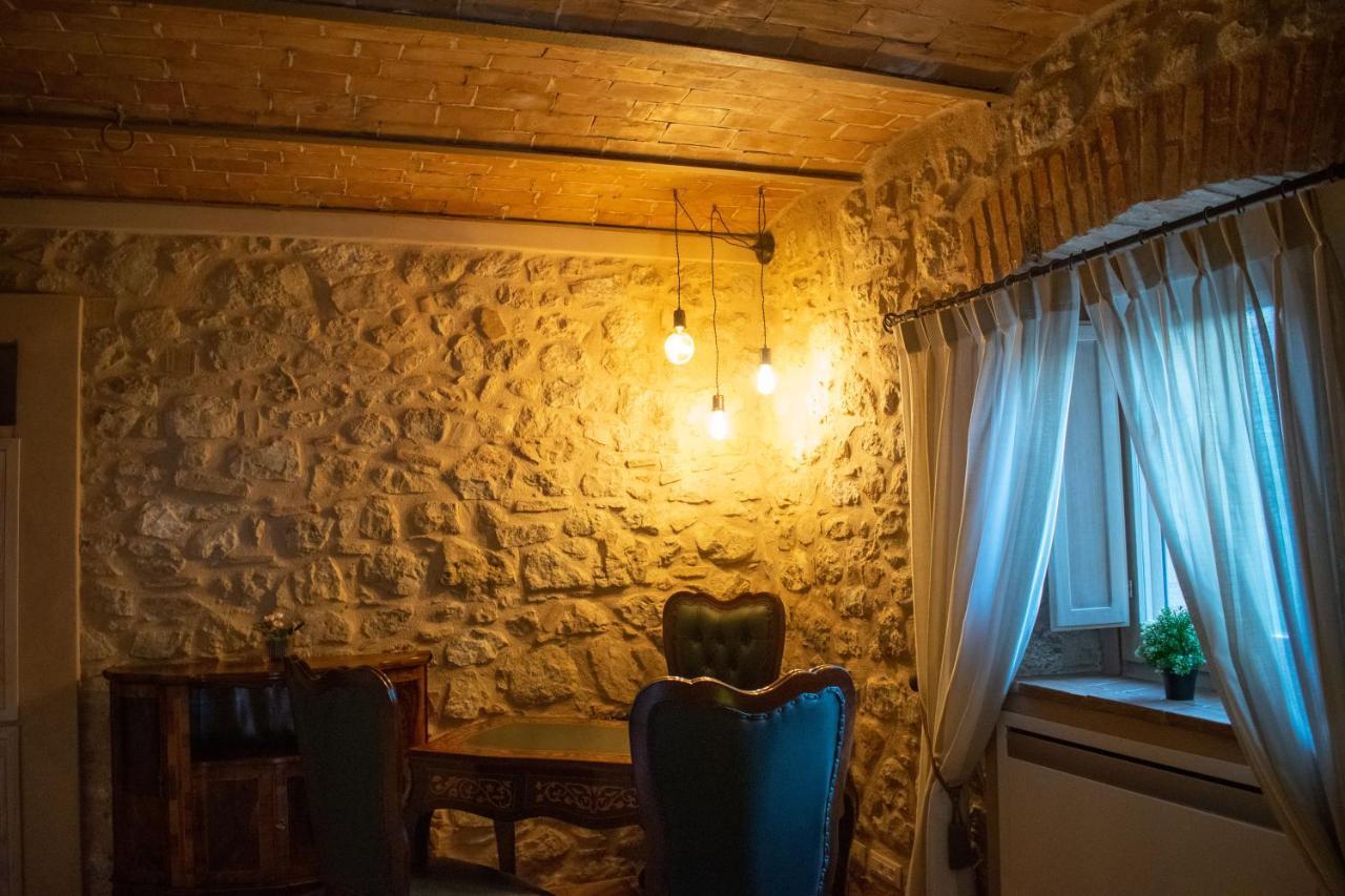 Camera Iris - B&B Antico Casale Монте-Сан-Бьяджо Экстерьер фото